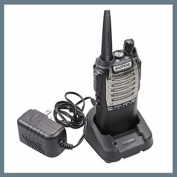 Ricetrasmettitore Baofeng UV-8D con batteria ricaricabile